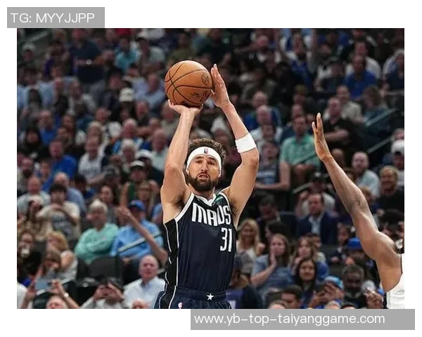 克莱半场表现平平仅得5分状态不佳引发球迷关注 克莱半场表现平平仅得5分状态不佳引发球迷关注