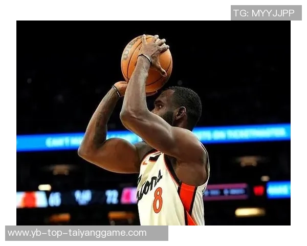 小哈达威神勇表现半场轰下17分其中次节独得12分三分球频频命中 小哈达威神勇表现半场轰下17分其中次节独得12分三分球频频命中